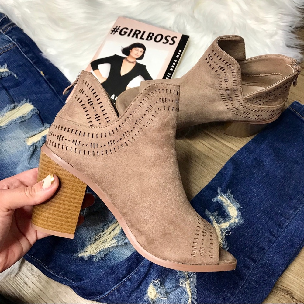 LAST PAIR Size 10❗️Taupe Peep Toe ankle boots Heel